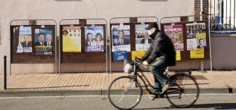 Panneaux électoraux à Chartres (novembre 2015). Dans le Centre-Val de Loire, seuls trois candidats aux élections régionales 2015 déclarent la profession de "professeur de faculté".