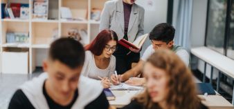 La licence "Oui,si" permet de réaliser sa licence en trois ans, avec des cours supplémentaires de méthodologie, du tutorat, ou en quatre ans, avec une première année de remise à niveau et d’approfondissement.