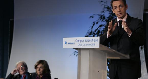 Sarkozy met l'université "au coeur" de sa "refondation" de la politique de recherche