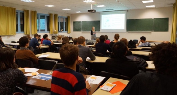 Regards sur l'éducation 2018 : l'enseignement supérieur français en 8 chiffres clés