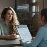 Emploi : les diplômés des grandes écoles "résistent trois fois mieux" aux difficultés du marché