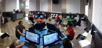 Le nouveau centre d'e-pédagogie de l'université de Lorraine permet de simuler quatre officines grâce à six postes-comptoirs.