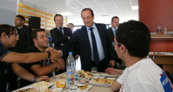 François Hollande affiche son soutien à l'Institut du service civique