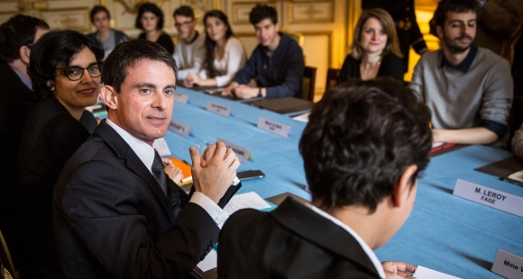 Loi Travail. Manuel Valls prolonge les bourses des jeunes diplômés sans emploi