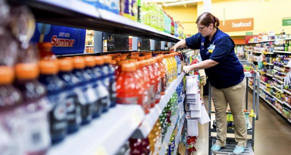 Aux États-Unis, pour 1 dollar par jour, Walmart subventionne les études de ses employés