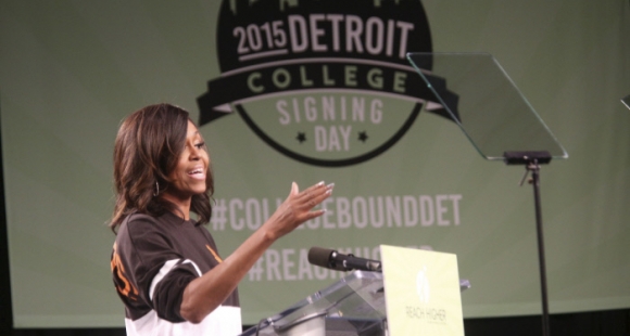 États-Unis. Michelle Obama rappe pour les universités