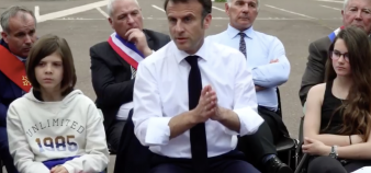 Emmanuel Macron lors de son déplacement à Ganges, dans l'Hérault.
