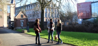 Étudiants sur le campus de l'université catholique de Lille - janvier 2015