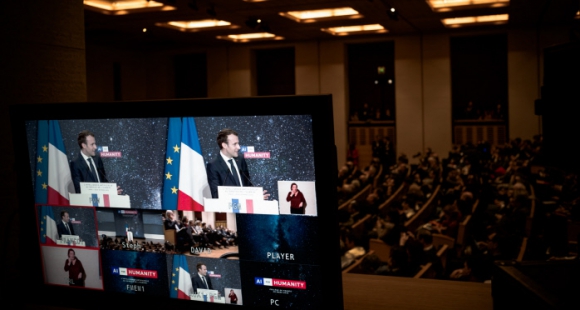 Intelligence artificielle : Emmanuel Macron veut créer un “maillage de compétences”