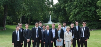 Les jeunes étudiants entrepreneurs lauréats des prix Pépite reçus par le président François Hollande // DR