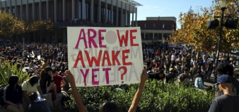 Depuis l'élection de Donald Trump à la tête des Etats-Unis, des manifestations ont lieu dans certaines universités américaines.
