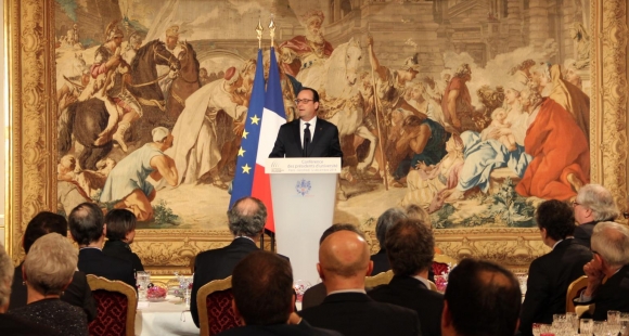 Budget des universités : François Hollande défend sa priorité jeunesse