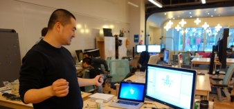 Mig Jing effectue des recherches sur les jeux vidéos au NYU Game Innovation Lab, à New York