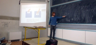A l'université Toulouse 3 - Paul-Sabatier, Jean-François Parmentier utilise l'enseignement par les pairs pour rendre ses cours plus interactifs