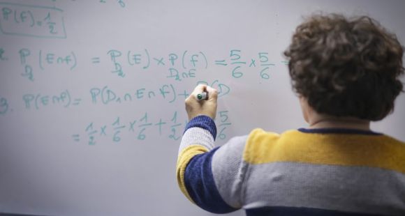 Moins d’élèves, moins de mixité : les effets de la réforme du lycée dans les filières scientifiques Moins d’élèves, moins de mixité : les effets de la réforme du lycée dans les filières scientifiques
