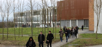 Etudiants de l'université de Reims Champagne-Ardenne (URCA), sur le campus Croix Rouge.