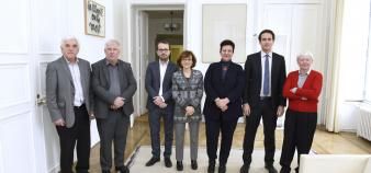 Les six membres du comité scientifique et éthique de Parcoursup (CESP), avec la ministre Frédérique Vidal, mercredi 7 février 2018, rue Descartes.