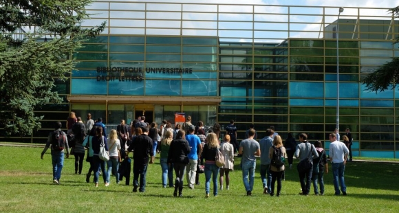 Méningite à l'université de Bourgogne : retour sur la gestion d'une crise