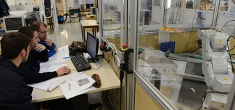 L'ENSMM, installée à Besançon, forme chaque année 900 élèves ingénieurs, dans le domaine de la micromécanique.