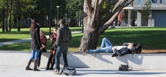 Etudiants en pause à l'université d'Angers
