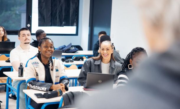 Renforcez votre employabilité grâce aux cursus en alternance du réseau Skale