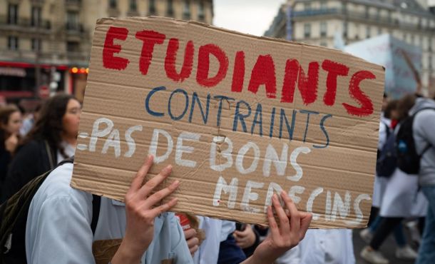 Une grève illimitée a commencé le lundi 28 avril pour protester contre la loi Garot.