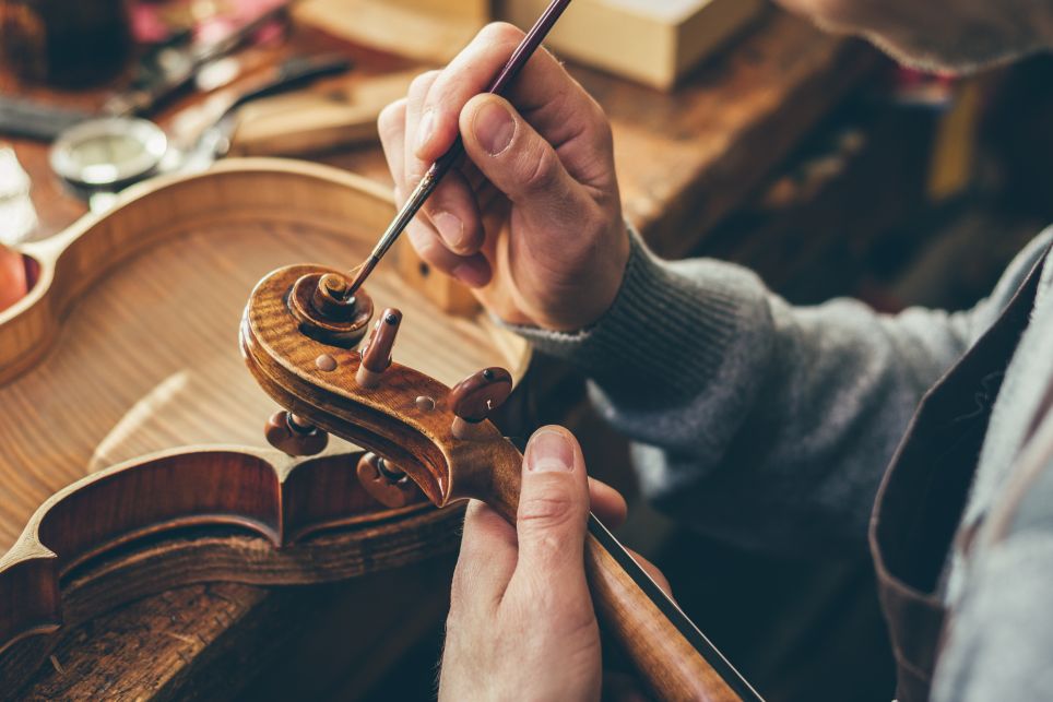 Luthier