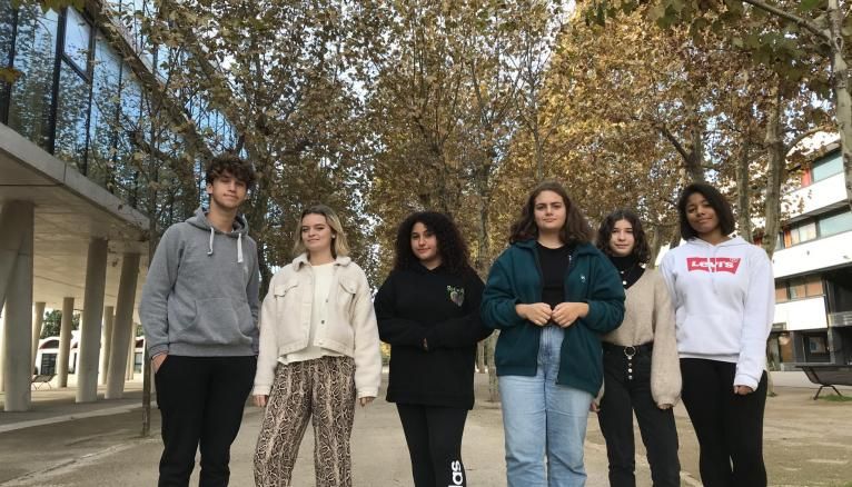 Antoine, Jeanne, Lina, Alice, Malouiséo et Clara, du lycée Daumier à Marseille, suivent des enseignements de spécialités mutualisés.