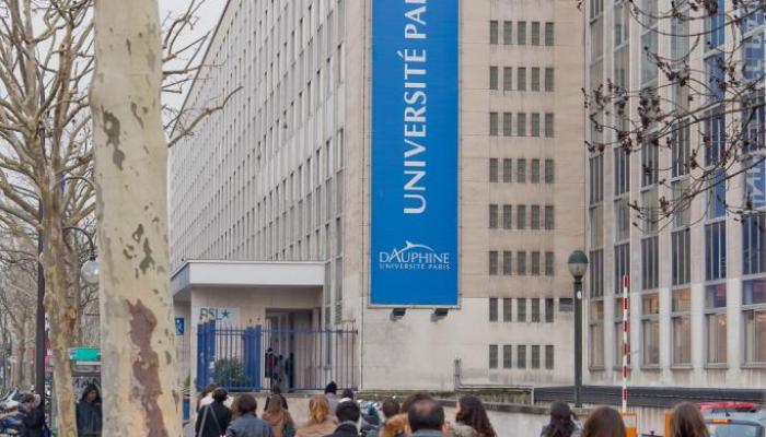 Sous le statut de "grand établissement", l'université Paris-Dauphine gère de manière autonome la sélection des étudiants.