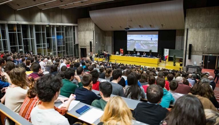 Plus de 600 étudiants se sont réunis à l'université de Nantes pour participer au débat en vue des élections municipales.