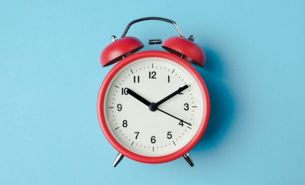 How to tell time in English?  Our suggestions