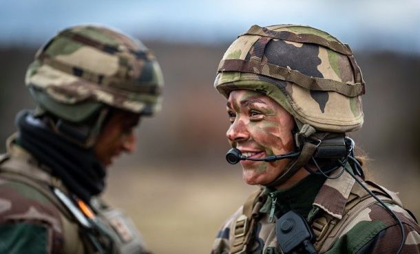 Femme militaire : l’armée de Terre vous tend les bras !