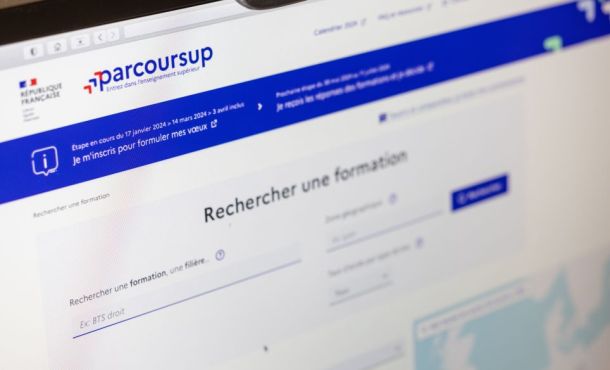 Si avant le 12 juillet, vous aviez accepté une proposition d’admission de manière définitive, vous devez procéder à votre inscription dans la formation.