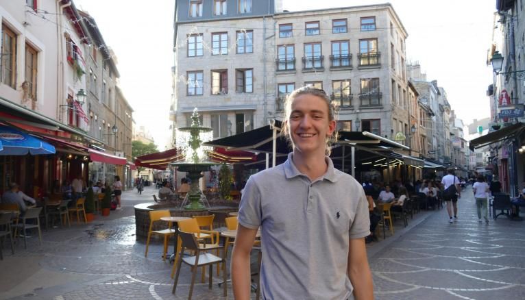 Baptiste est étudiant en droit à Saint-Étienne depuis trois ans.
