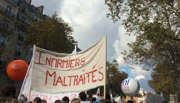 Les infirmiers manifestent à Paris, mardi 8 novembre 2016.