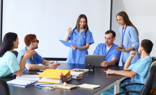 La formation initiale de soins infirmiers accueille chaque année près de 40.000 nouveaux étudiants.