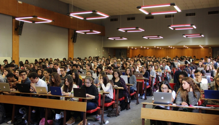 Université Paris Descartes Paris 5 - Etudiants en licence 1 de droit - Rentrée 2015