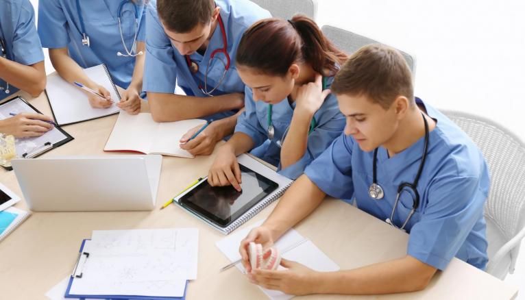 C'est officiel, les étudiants infirmiers peuvent désormais adapter leur planning en fonction de leurs obligations.