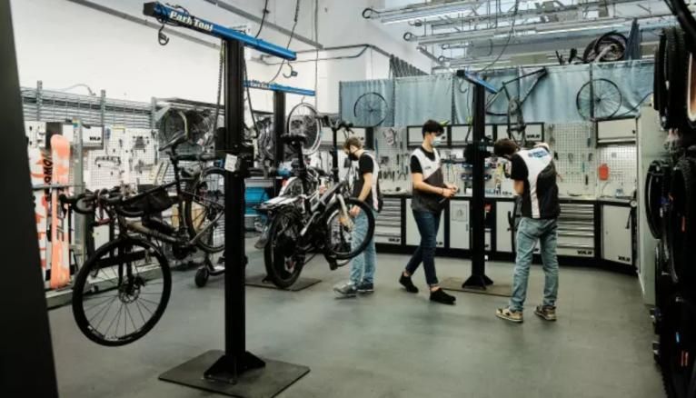 Inauguré en 2022, le centre de formation d'apprentis de Décathlon permet de préparer un titre professionnel d'Employé technicien vendeur en matériel de sport