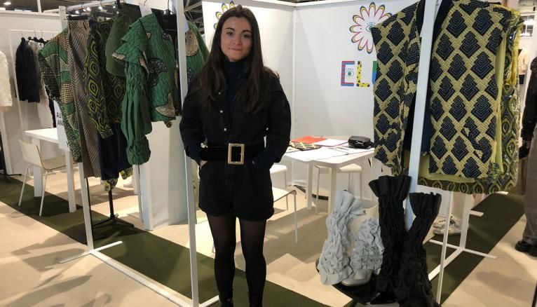 Etudiante en cinquième année de stylisme et modélisme à Mod'art, Cécile Vaissette présente sa collection aux professionnels de la mode.