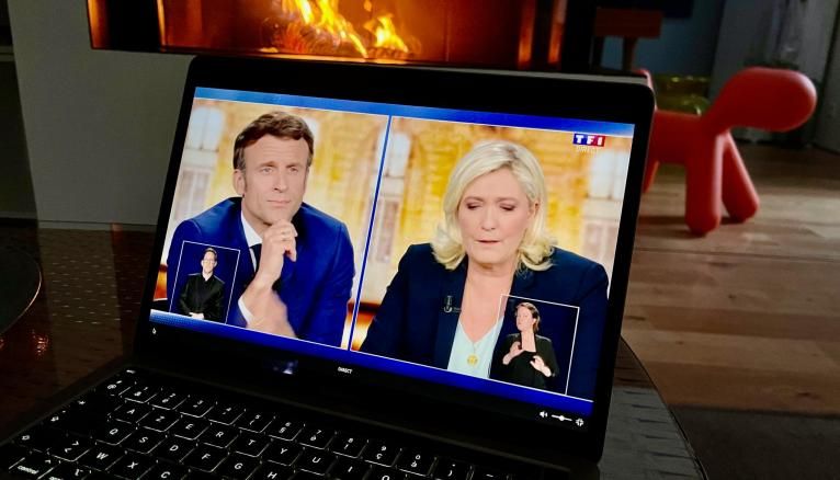 Emmanuel Macron et Marine Le Pen lors du débat d'entre-deux-tours, le mercredi 20 avril 2022.