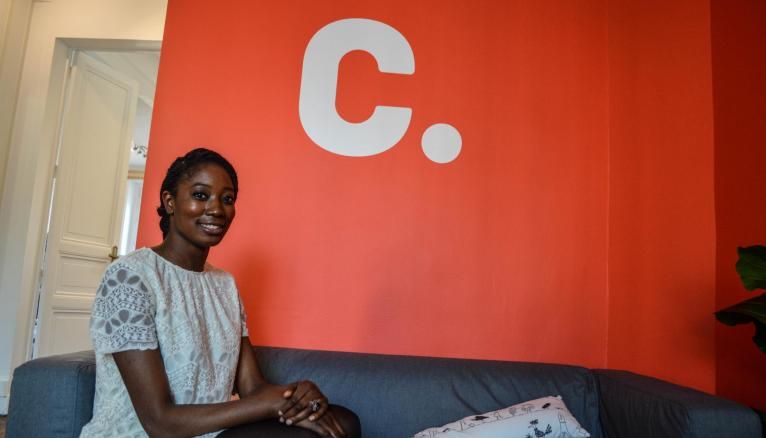 Aminata Dembele, chargée de campagnes chez Change.org, conseille les lanceurs de pétitions.