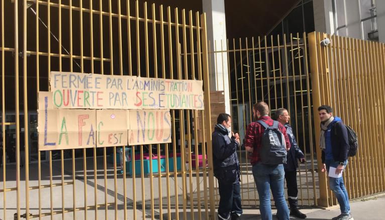 Des étudiants de Paris 4 ont voté la poursuite du blocage du campus de Clignancourt, jeudi 5 avril 2018.