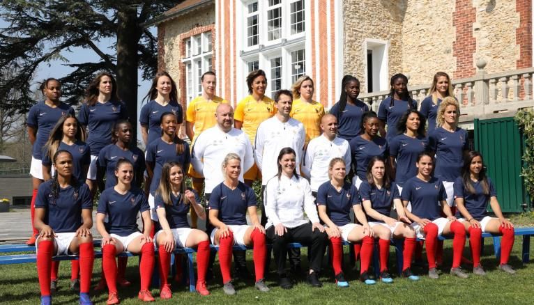 L'équipe de France féminine de football sélectionnée par Corinne Diacre compte de nombreuses joueuses diplômées.