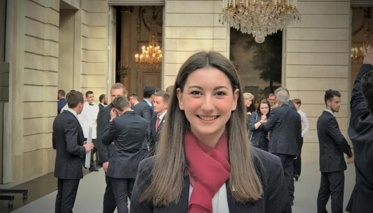 Eugénie Ledent, 20 ans,  étudiante en deuxième année de BTS à l'école hôtelière du Périgord a été sélectionnée pour rejoindre l'équipe de France des métiers et reçue à l'Elysée le 7 mai par le président Macron.