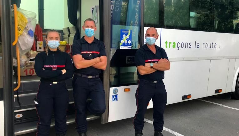 Huit pompiers sont mobilisés sur le campus Sciences d’Amiens ce 22 septembre pour vacciner les étudiants après une prise de température et un questionnaire santé.