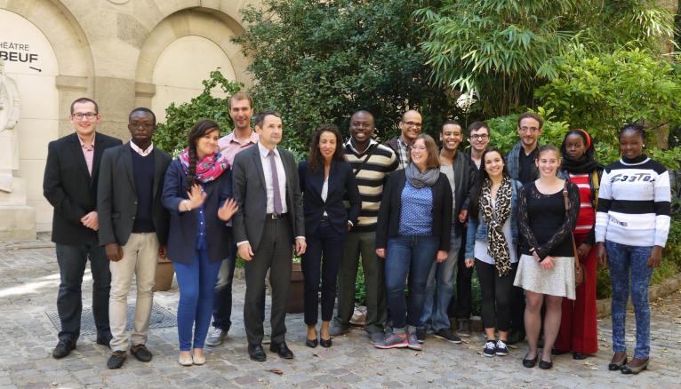 À la veille de la finale 2015 de "Ma thèse en 180 secondes" à la Sorbonne, Thierry Mandon, secrétaire d’État à l’Enseignement supérieur et à la Recherche, rencontre les 16 lauréats.