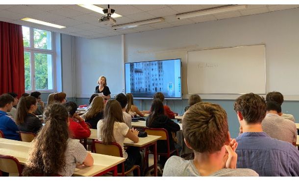 Anne Angles, professeure d’histoire-géographie a accueilli les 36 élèves de la 2de 2 du lycée Victor Duruy.
