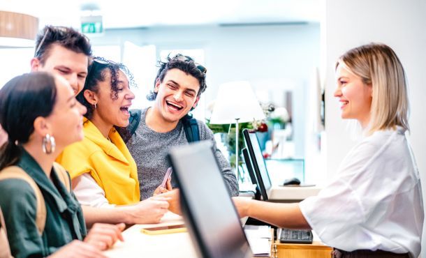 8 idées de jobs étudiants pendant les études de santé