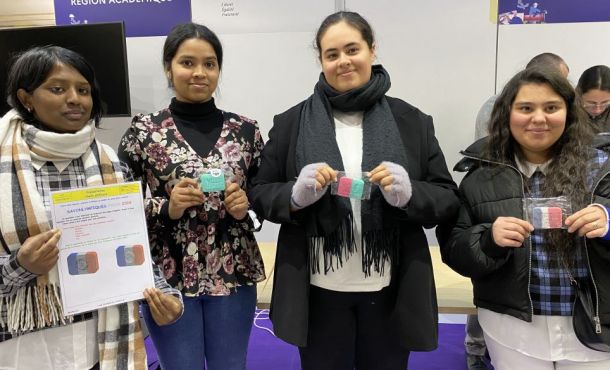 Suvetha, Dilagsiya, Leila et Anche (de gauche à droite) ont présenté leur projet de savon en l'honneur des Jeux de Paris 2024.